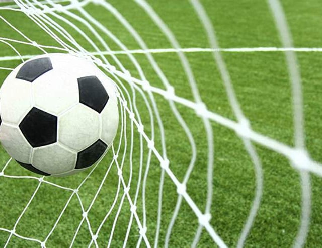 Crediton ease to victory over Stoke