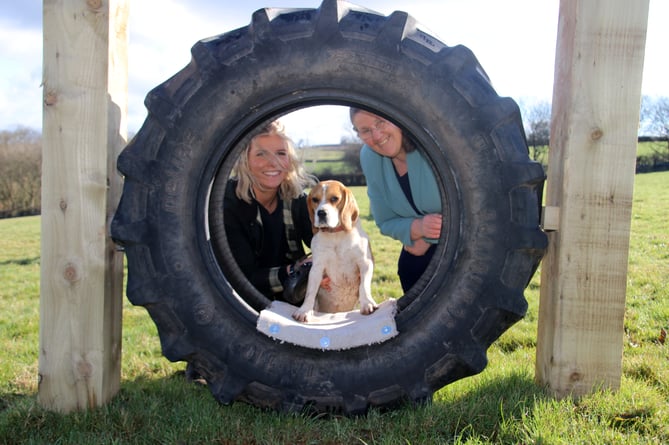 Brie Mackenzie and County Councillor Mrs Margaret Squires with the beagle, Mabel, who enjoyed playing in Pooches Paddock on the opening day. AQ 5418
