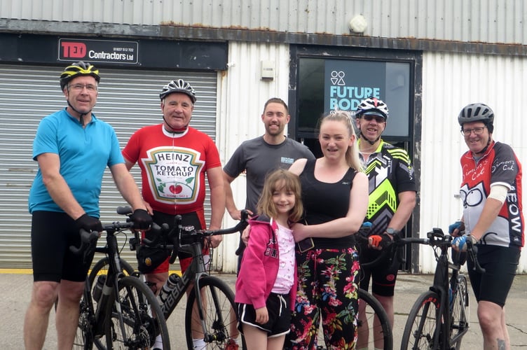 Cyclists Kevin Mears, Bill Pavely, Josh Ware of Future Bodies, Steve Allen and Andrew Walker with Paige and her Mum.  SR 2000
