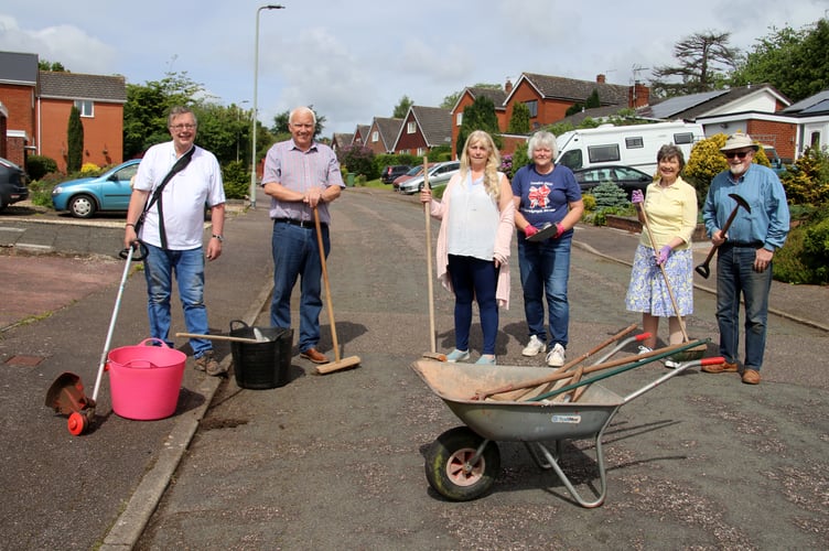 Some of the residents of Meadow Gardens in Crediton who took part in the clean up of the highway and pavements. AQ 6427