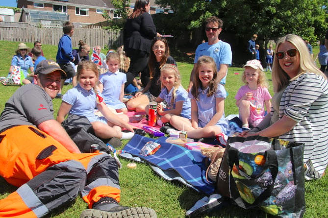 Children and families enjoying their picnics at Landscore Primary School.  AQ 6464
