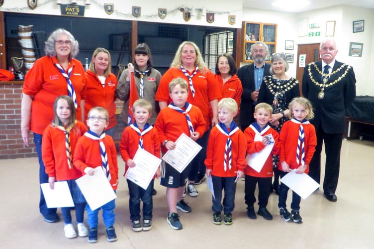 North Tawton Squirrels in their new neckerchiefs with special guests and Leaders.  SR 2106
                               
