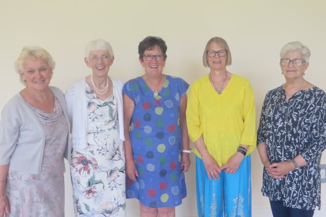 Members of the committee, left to right,  Ann Burnett, Marj Gleed, Julie Cole, Edna Beasley and Sandra Thresher.  SR 2404
