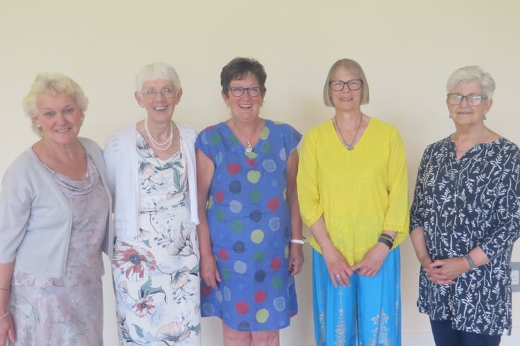 Members of the committee, left to right, Ann Burnett, Marj Gleed, Julie Cole, Edna Beasley and Sandra Thresher. SR 2404