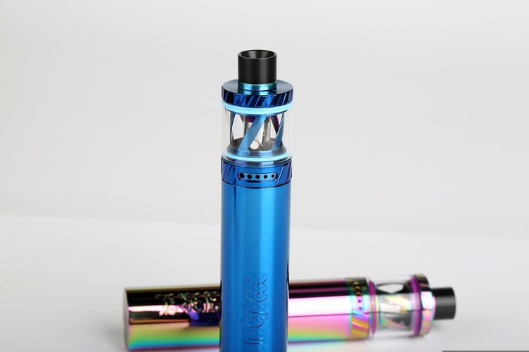 vape-g8fb995509_1920 Image by haiberliu from Pixabay .jpg