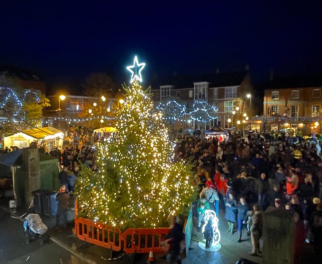 Huge round of applause after Crediton’s Christmas Lights switched on
