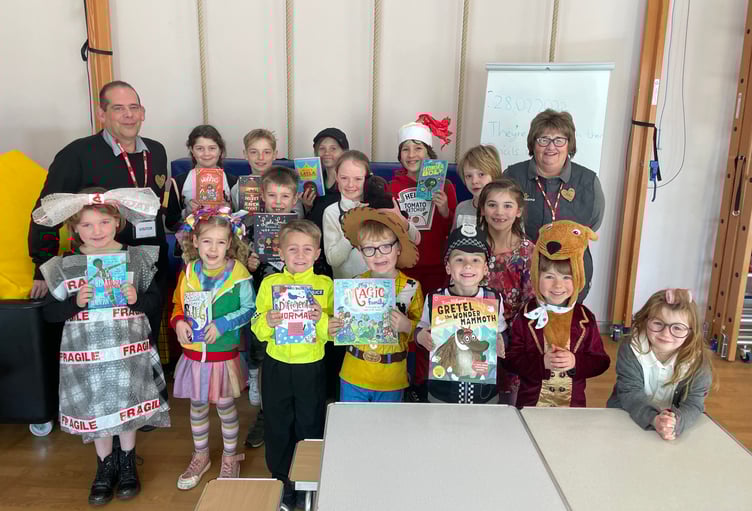Children at Newton St Cyres Primary School and the Morrisons representatives. AQ 4129
