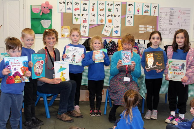 A few of the younger pupils at Yeoford School with Karen Rickey (left, seated) and Pauline Chater (centre, seated) from The Bookery.  SR 7028