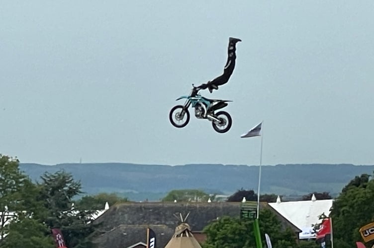 Impressive motorcycle displays were among the main ring attractions. AQ 9230