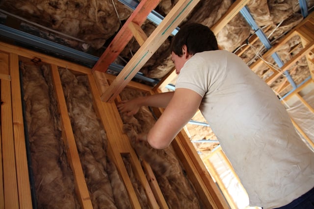 Energy efficiency upgrade for low-income households without mains gas

