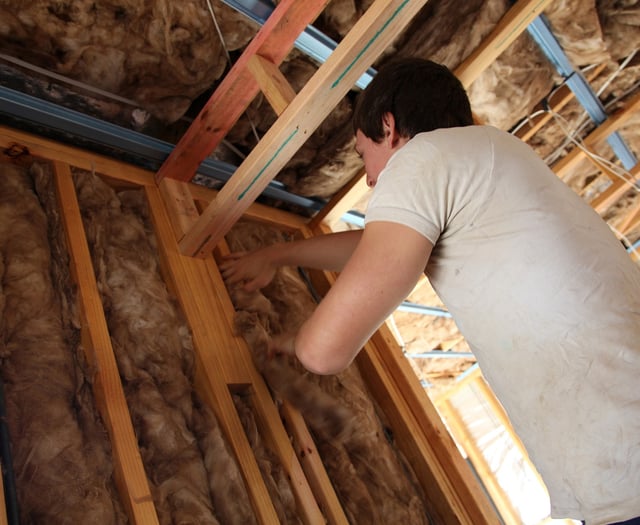 Energy efficiency upgrade for low-income households without mains gas
