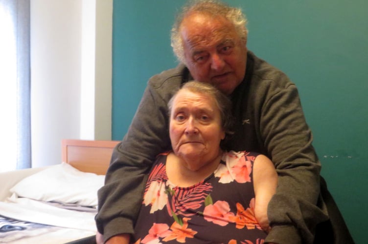 Derek and Jean Robbins.  SR 3262