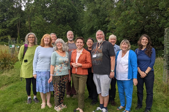 Carla Denyer, centre, met Sandford and Creedy ward councillors, centre left and right, Helen Tuffin and Mark Jenkins plus various Tiverton community volunteers.