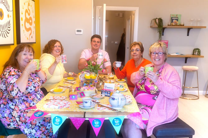 Round the table at a Hospiscare coffee morning.