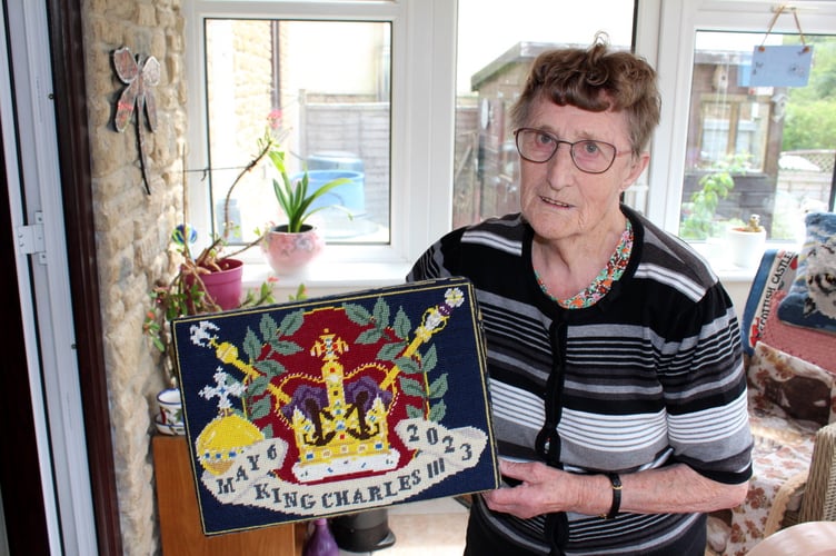 Dot holding the kneeler.  SR 8582