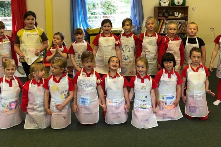 The 2nd Crediton Rainbows who enjoyed a summer activity day and completed their Fabulous Food Challenge Badge.
