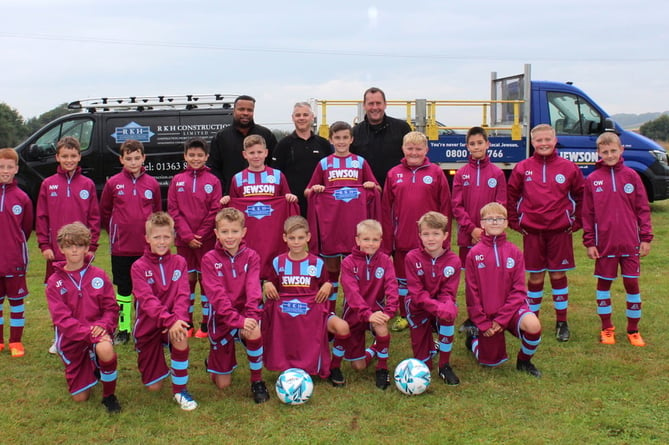 Copplestone Lions in their maroon RKH track suit tops with, left to right, Aaron Foster and Darren Fox of Jewson’s and Rob Holland, owner of RKH Construction Limited.  SR 9043