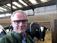 Outstanding Mid Devon vet recognised with prestigious award
