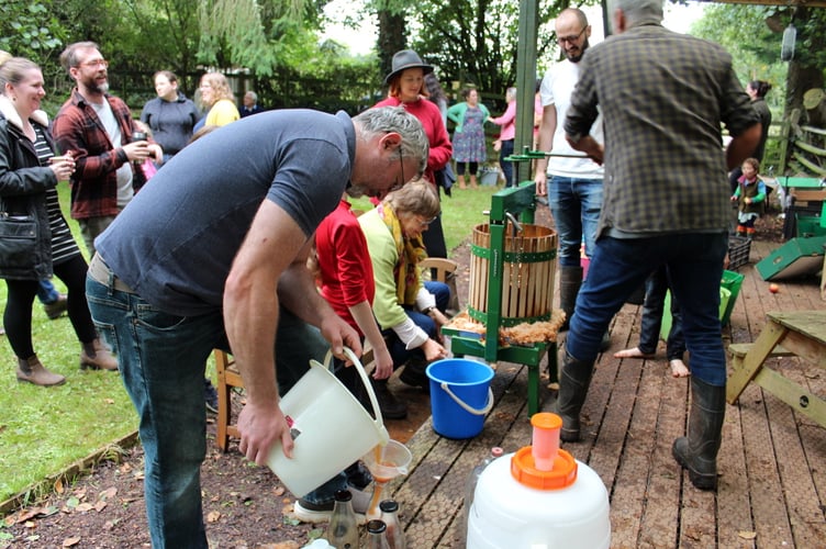 Everyone helps as the juice is poured into bottles. SR 9105