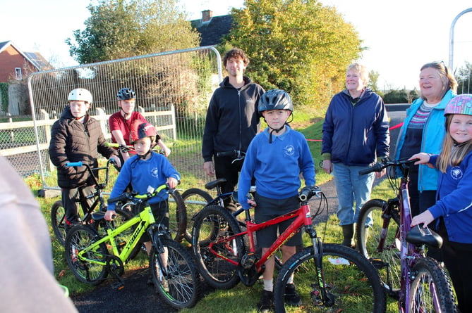 Star fundraisers brothers Archie and Oscar, who raised more than £500 towards the project, with Kye and others after the ceremony.  SR 9157
