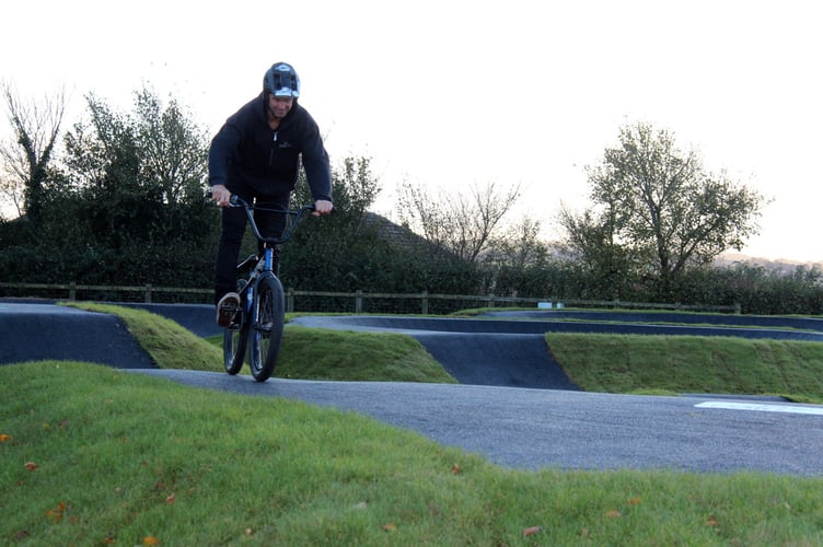 Kye up on the track.  SR 9162