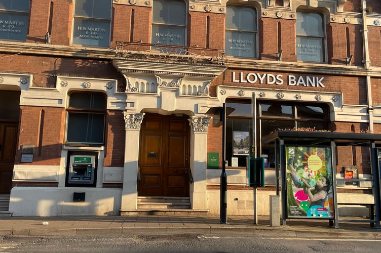 Lloyds Bank in Crediton High Street.  AQ 2800
