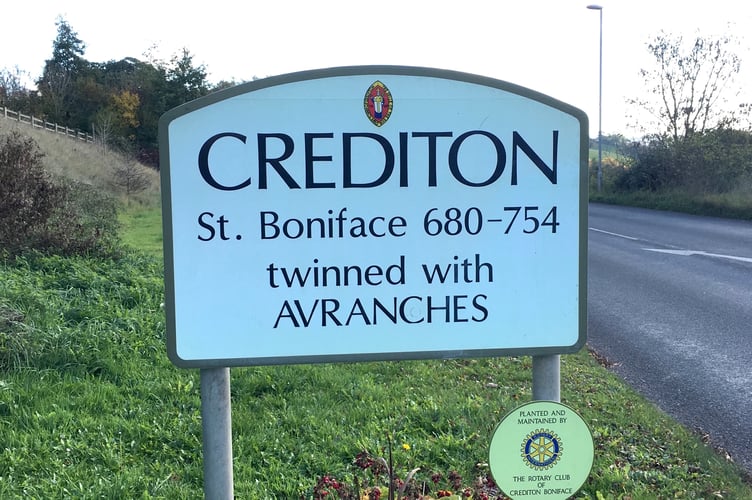 Crediton sign. AQ 2601