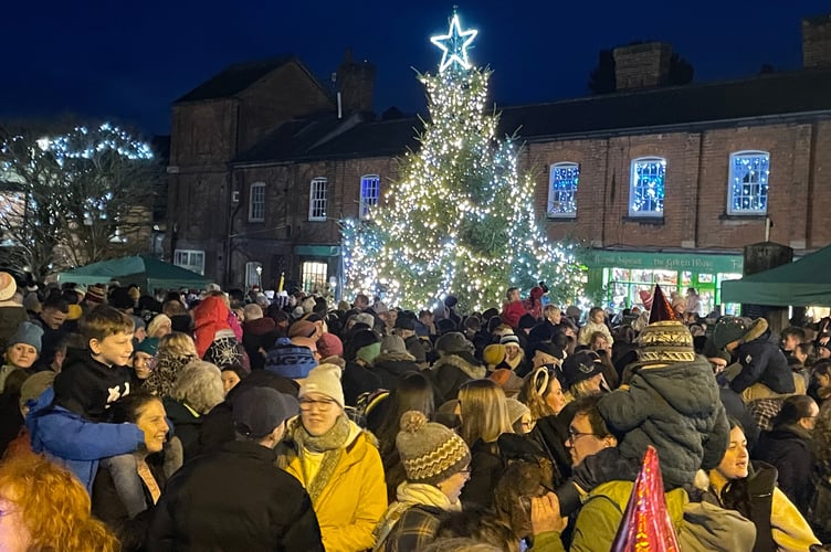 The lit tree and a full Town Square.  AQ 0949