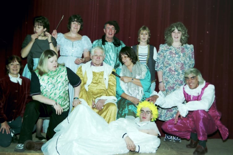 Sandford Pantomime Association's cast of 'Cinderella' is pictured in December 1999. DSC01667
