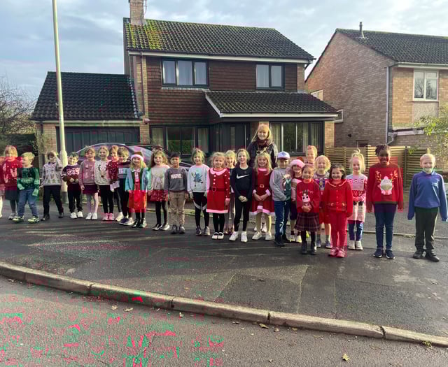 £2,600 raised from Santa-thon for Crediton school's outdoor classroom
