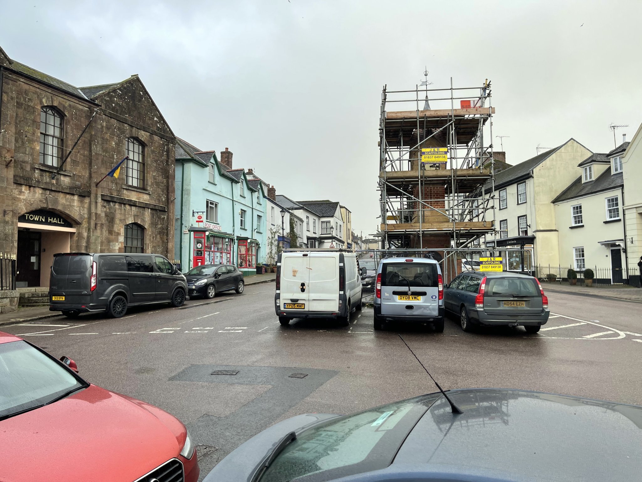 Shop exterior walls remain treeless