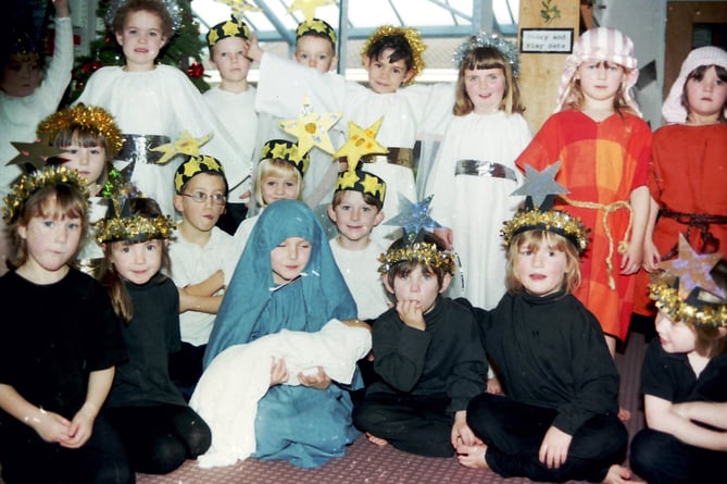 In December 1998, Bow Primary School younger pupils presented a traditional Nativity story.  DSC01363
