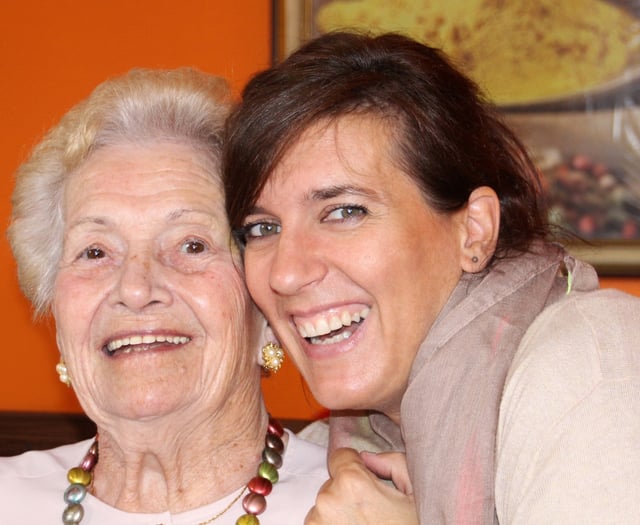 8 ways to support somebody with dementia at Christmas
