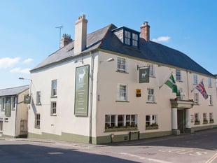 Historic Dartmoor inn set to be sold at auction after closure 
