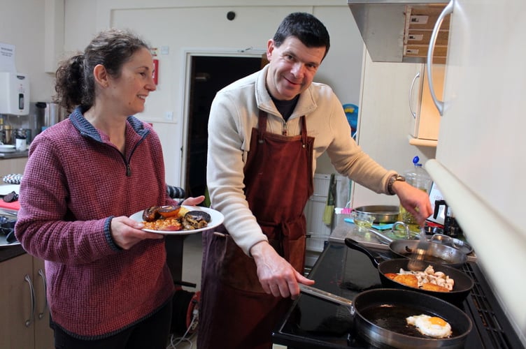 Preparing another breakfast. SR 9404