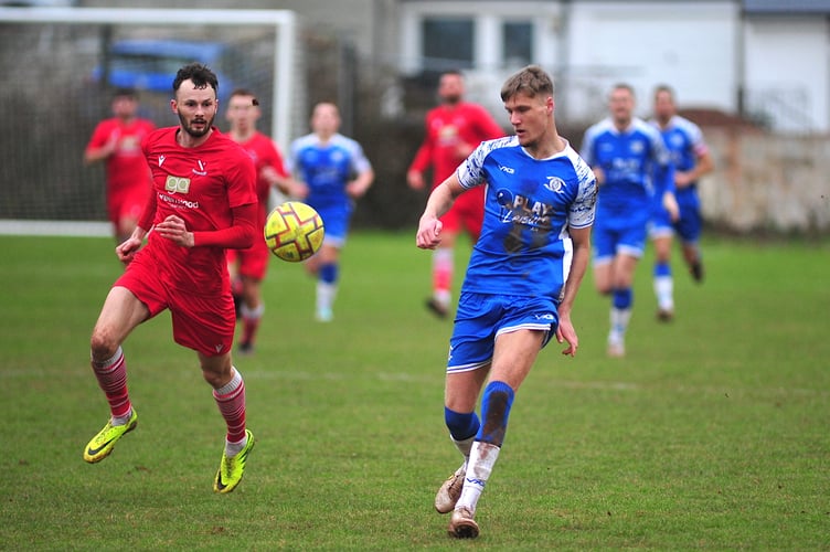 South West Peninsula League football. Teignmouth versus Crediton