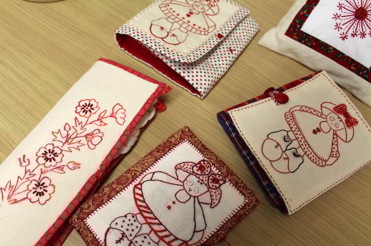 Little covered notebooks each with its individual picture using the same transfer. SR 9460
