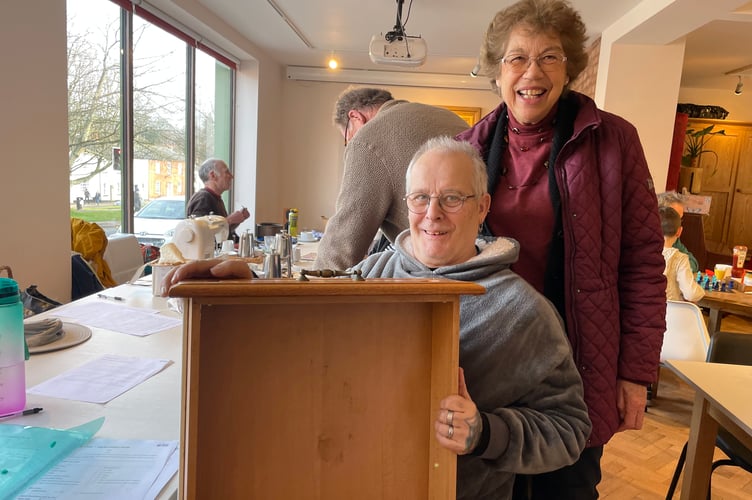 Steve Blackburn repaired a drawer for Caroline Romijn. AQ 4442
