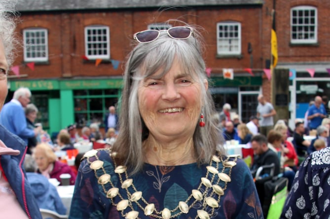 The Mayor of Crediton, Cllr Liz Brookes-Hocking.  AQ 0723
