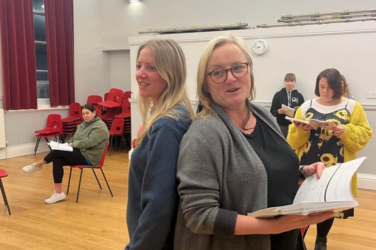 Rehearsals underway for ‘The Wedding Singer’.