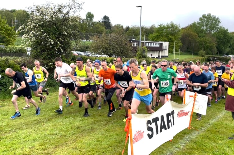 Runners at start line of Crediton Crunch 10km. WG 14