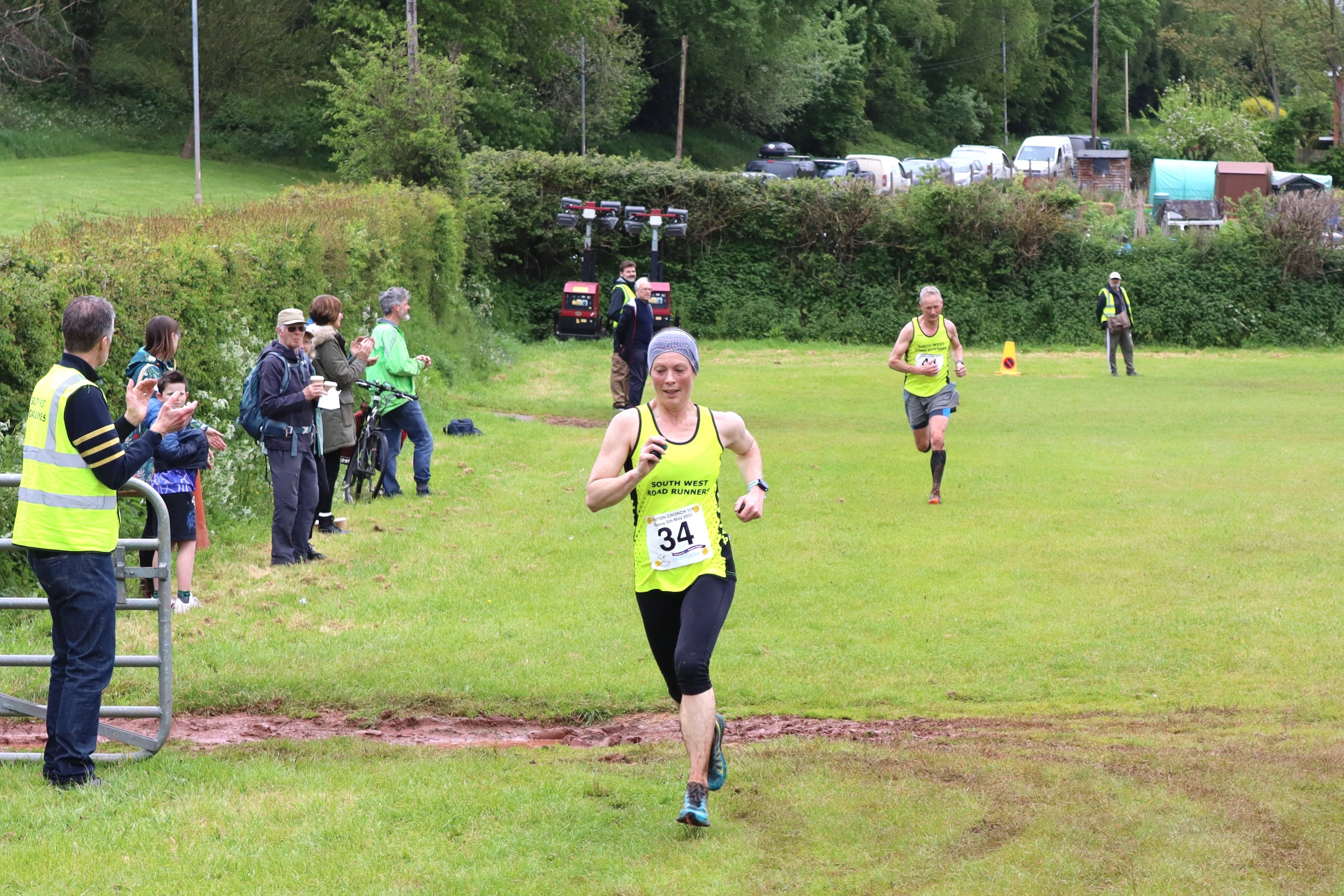 Runners tackle Crediton Crunch 10km creditoncourier.co.uk