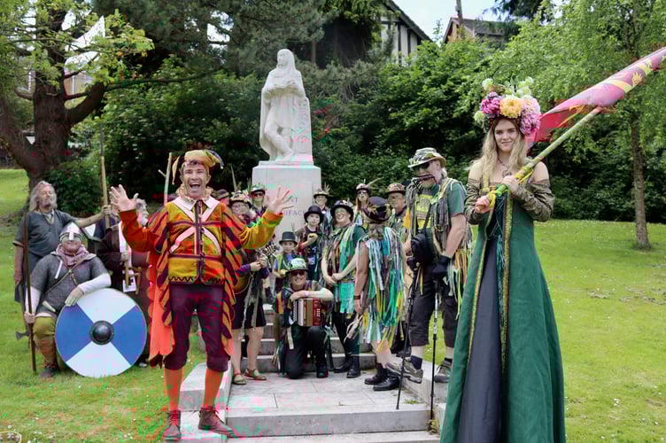 Stiltwalker, jester, morris dancers, Saxons by St Boniface statue