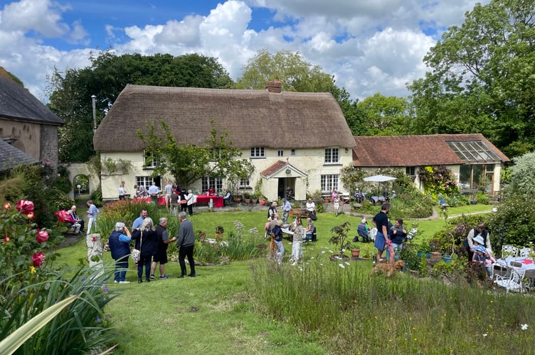 A view of the house and garden at Frogbury.  AQ 5290