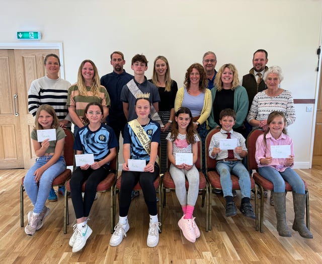 Former King crowns cousin Carnival Queen
