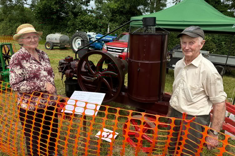 Carol and Ian White took along their Hornsby Portable 1913 Lamp Start Paraffin Engine. AQ 6284