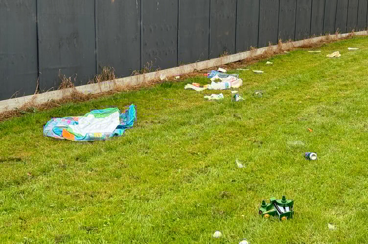 Rubbish at The Rec in Crediton. AQ 8040