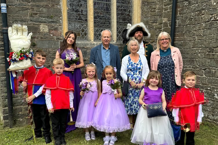 The Fair Queen, back left, with her attendants and Royal party and Peter and Sue Older, the Town Crier Ben Farlam and Curate, Rev Christine Chandler.  AQ 8284