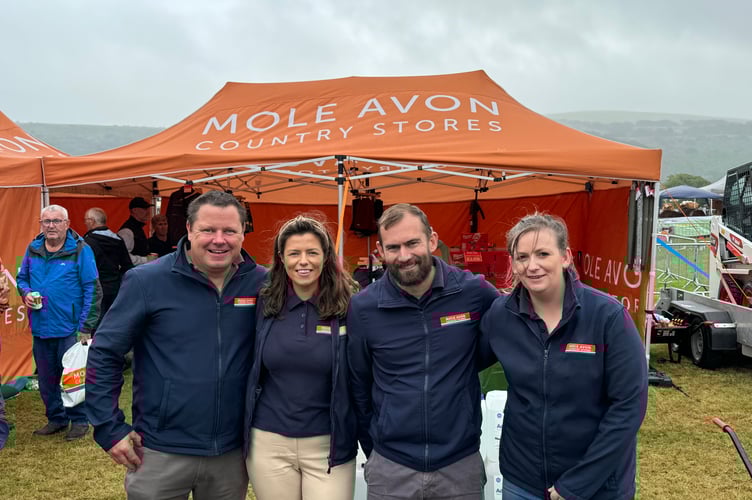 Helpers on the Mole Avon stand. AQ 9419