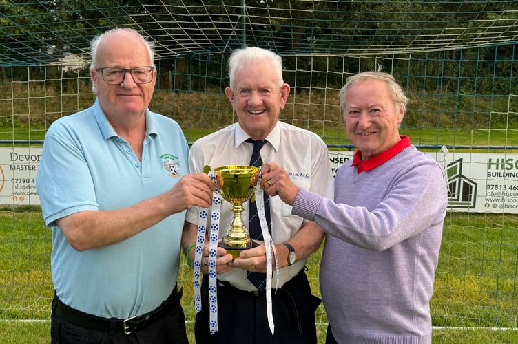 Dave Blanchford, centre, receiving a trophy from the Secretary of the SW Peninsula League secretary Phil Hiscox, left, with club chairman, Rod Hawker, right.  AQ 1787